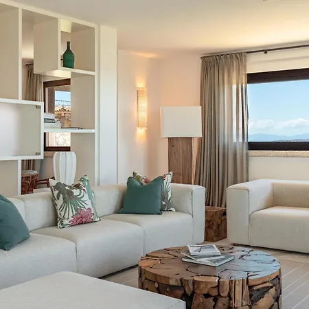 La Tiara Di Cervo Lägenhetshotell 4*