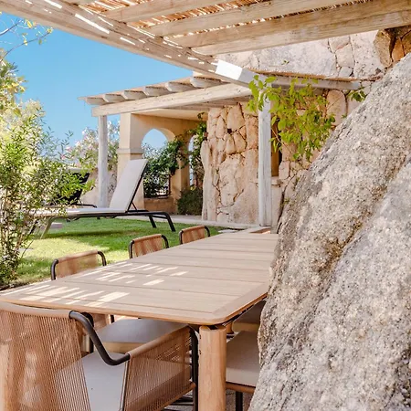 La Tiara Di Cervo Lägenhetshotell 4*